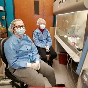 Bioengineering students Sienna Shacklette and Clara Jones are assembling Covid-19 test kits.